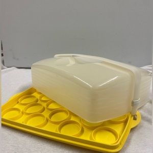 Cupcake container - used to transport or store cupcakes. Holds up to 18.